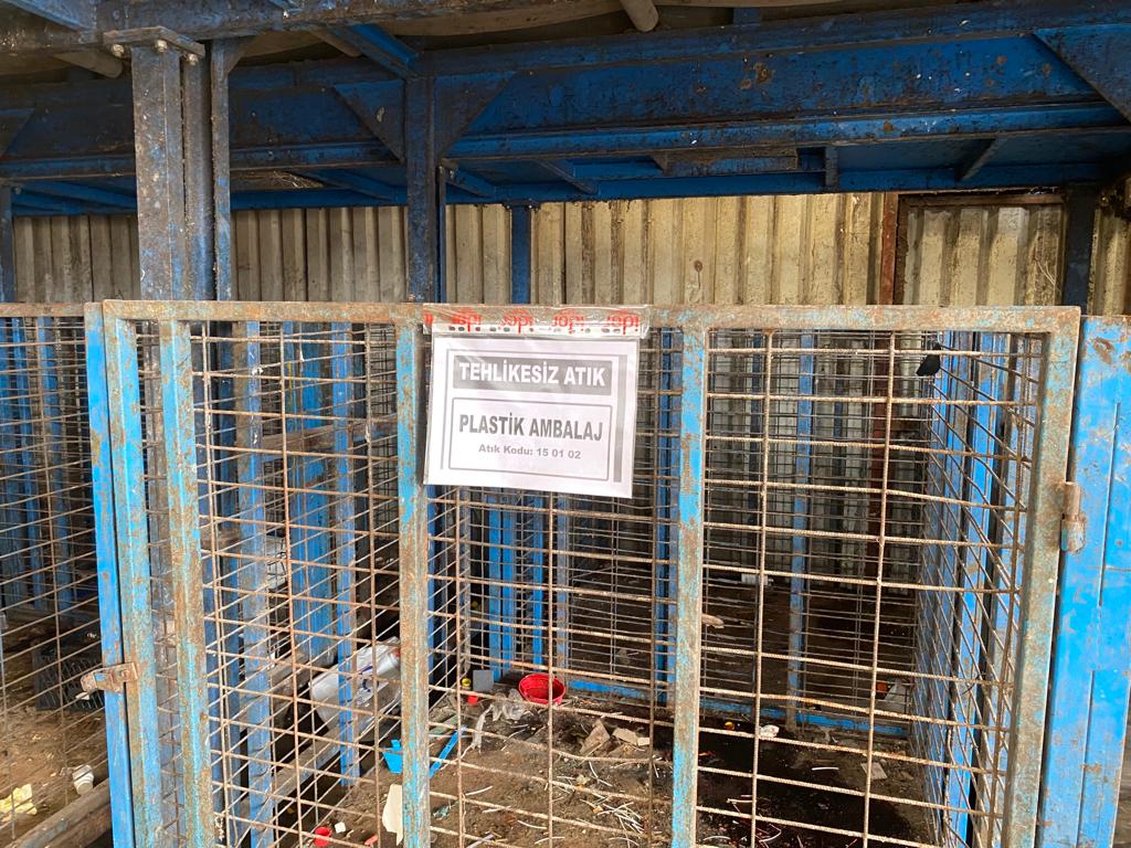 Tehlikesiz atık plastik ambalaj için ayrılmış kafes bölme, atık kodu 15 01 02